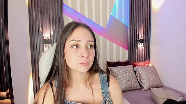 Snapshot of emily_layton chatting on September 16, 2:40 pm emily layton online show from September 16, 2:40 pm