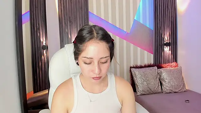Snapshot of emily_layton chatting on September 19, 3:45 pm emily layton online show from September 19, 3:45 pm
