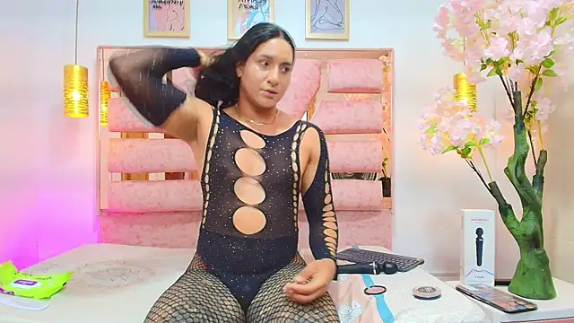 Alison Chan  online show from July 14, 9:20 pm