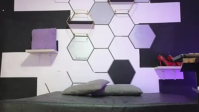 alondrabigtits online show from September 13, 11:54 am