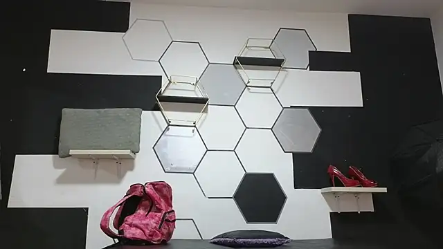 alondrabigtits online show from September 14, 11:09 am