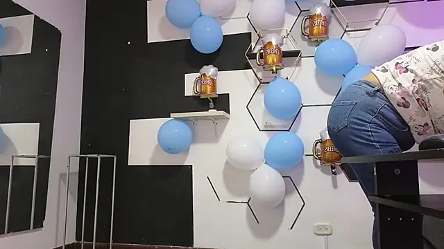 alondrabigtits online show from September 26, 11:25 am