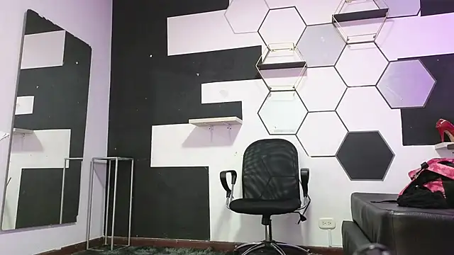 alondrabigtits online show from October 11, 12:04 pm