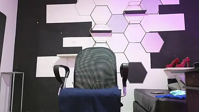 alondrabigtits online show from October 15, 12:16 pm