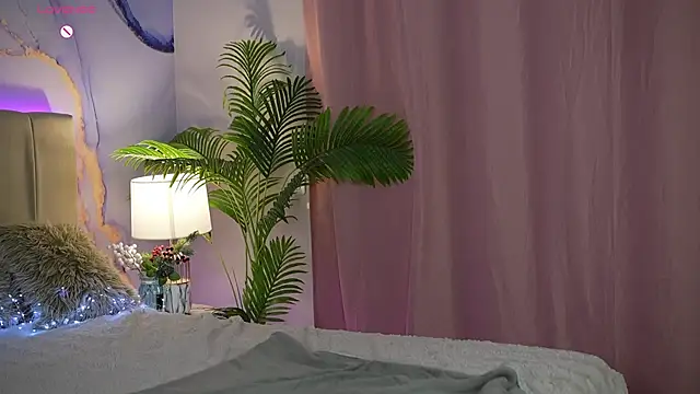 Snapshot of OneLaya chatting on July 7, 7:23 am OneLaya online show from July 7, 7:23 am