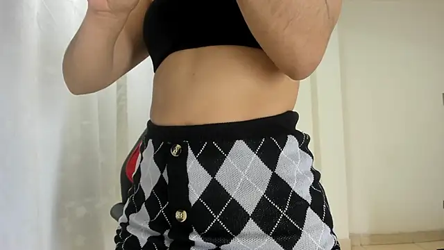 Snapshot of RileySkye chatting on December 16, 3:40 am RileySkye online show from December 16, 3:40 am