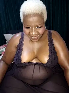 Snapshot of dirasweetlipsxx chatting on May 7, 7:52 pm dirasweetlipsxx online show from May 7, 7:52 pm