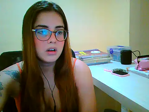 maliamiller online show from November 15, 6:11 am