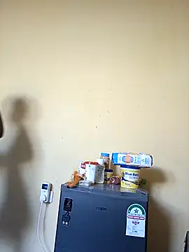 Juicylittle slute online show from November 6, 10:05 am