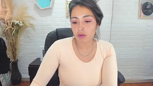 Snapshot of Aisha_09 chatting on February 21, 3:32 pm Aisha 09 online show from February 21, 3:32 pm