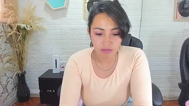 Snapshot of Aisha_09 chatting on February 21, 6:37 pm Aisha 09 online show from February 21, 6:37 pm