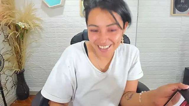 Snapshot of Aisha_09 chatting on February 23, 1:53 pm Aisha 09 online show from February 23, 1:53 pm