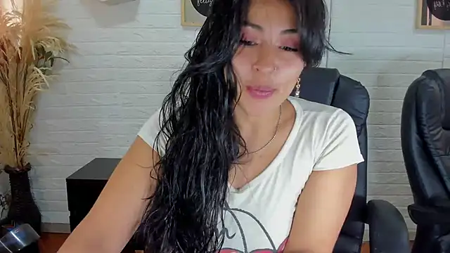 Snapshot of Aisha_09 chatting on March 5, 2:34 pm Aisha 09 online show from March 5, 2:34 pm