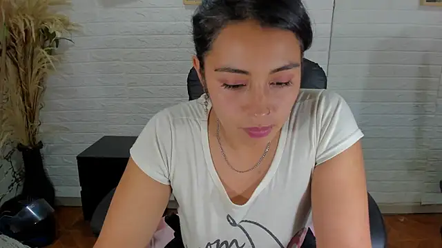 Snapshot of Aisha_09 chatting on March 5, 6:56 pm Aisha 09 online show from March 5, 6:56 pm