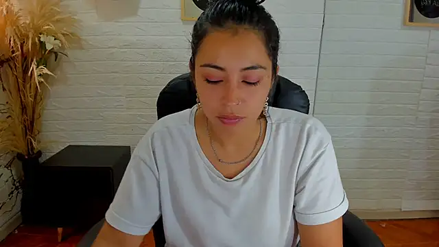 Snapshot of Aisha_09 chatting on March 7, 2:56 pm Aisha 09 online show from March 7, 2:56 pm