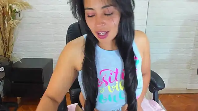 Snapshot of Aisha_09 chatting on March 11, 6:52 pm Aisha 09 online show from March 11, 6:52 pm