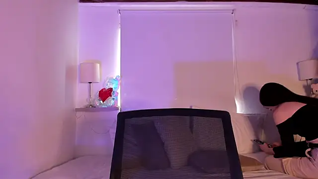  ashleymiller online show from March 8, 7:20 pm