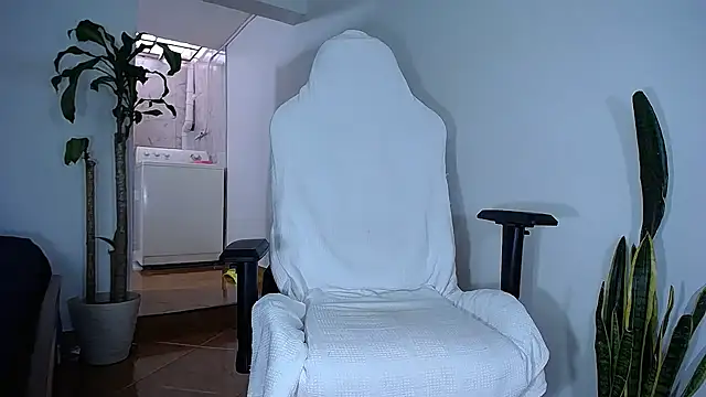 Snapshot of diamond_black00 chatting on February 4, 6:49 pm diamond black00 online show from February 4, 6:49 pm