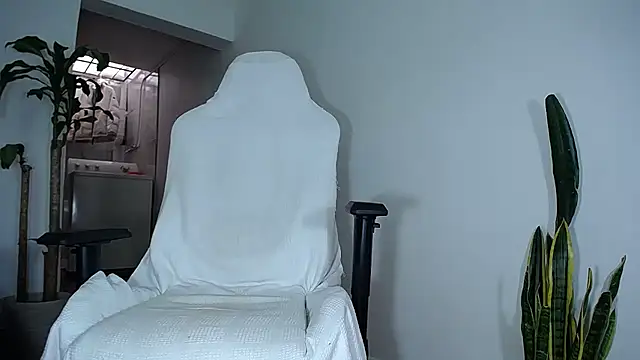 Snapshot of diamond_black00 chatting on February 12, 6:19 pm diamond black00 online show from February 12, 6:19 pm