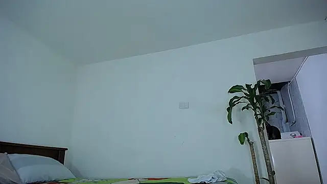 Snapshot of diamond_black00 chatting on February 15, 4:47 am diamond black00 online show from February 15, 4:47 am