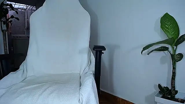 Snapshot of diamond_black00 chatting on March 10, 9:51 pm diamond black00 online show from March 10, 9:51 pm