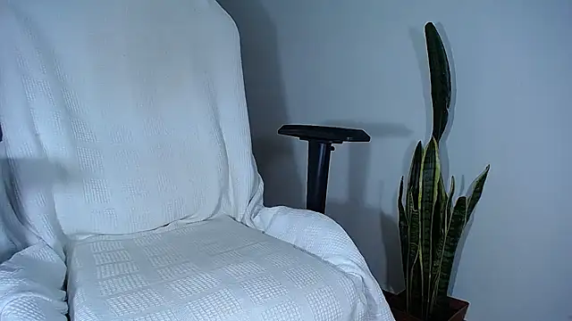 Snapshot of diamond_black00 chatting on March 11, 10:53 pm diamond black00 online show from March 11, 10:53 pm