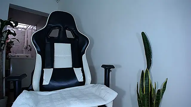 Snapshot of diamond_black00 chatting on March 14, 9:10 pm diamond black00 online show from March 14, 9:10 pm