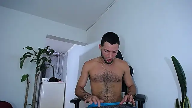 Snapshot of diamond_black00 chatting on March 19, 10:42 pm diamond black00 online show from March 19, 10:42 pm