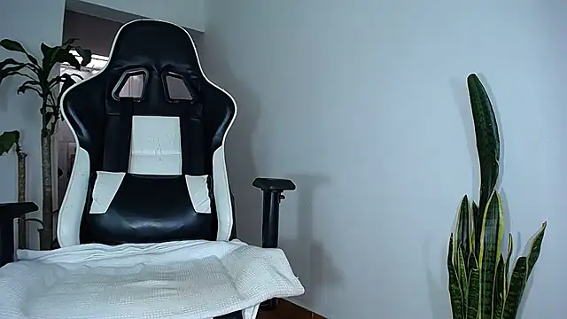 Snapshot of diamond_black00 chatting on March 20, 7:35 pm diamond black00 online show from March 20, 7:35 pm