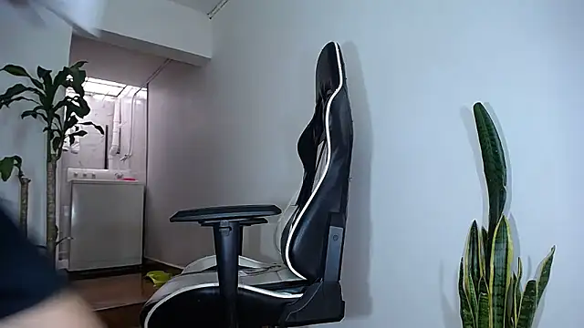 Snapshot of diamond_black00 chatting on March 22, 6:36 pm diamond black00 online show from March 22, 6:36 pm