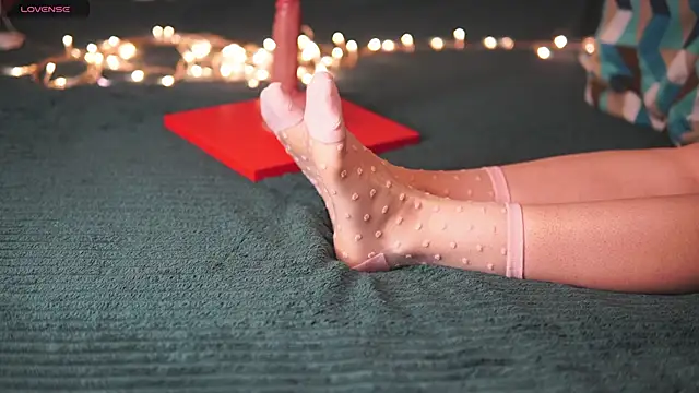 Yourlittledemon online show from December 13, 3:00 pm