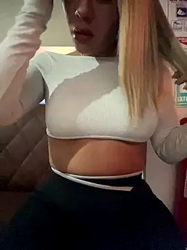 Snapshot of doll_celeste20 chatting on November 18, 2:39 am doll celeste20 online show from November 18, 2:39 am