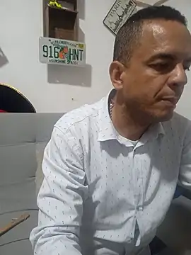 latinmartin73 online show from November 5, 12:10 am