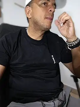 latinmartin73 online show from April 26, 2:09 am