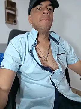 latinmartin73 online show from May 2, 3:06 pm
