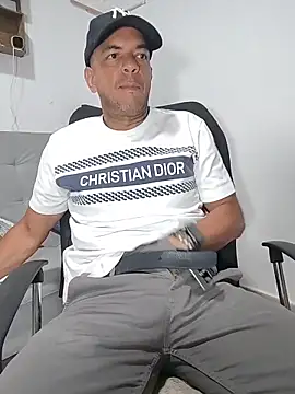 latinmartin73 online show from May 4, 1:34 am