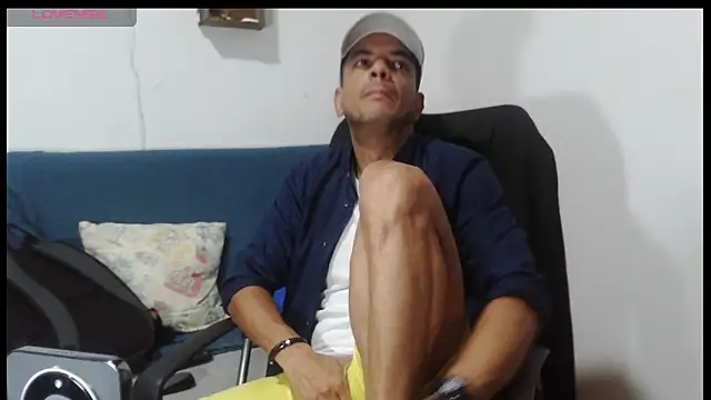 Snapshot of latinmartin73 chatting on May 11, 11:46 pm latinmartin73 online show from May 11, 11:46 pm