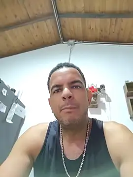 Snapshot of latinmartin73 chatting on June 14, 4:47 am latinmartin73 online show from June 14, 4:47 am