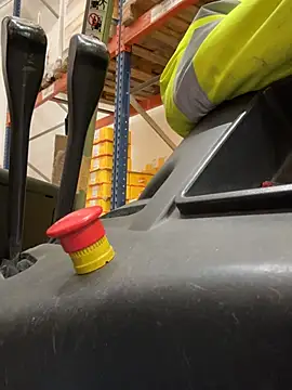 jovenestraviesos online show from February 5, 2:54 pm