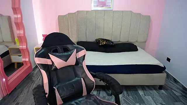 Snapshot of Gaby_ch chatting on December 7, 4:20 am Gaby ch online show from December 7, 4:20 am