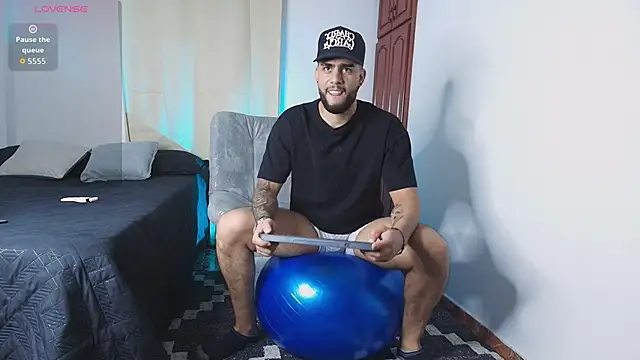 Snapshot of Colt_Perci chatting on November 19, 11:27 pm Colt Perci online show from November 19, 11:27 pm