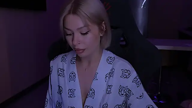 Snapshot of Sasha_Mason chatting on October 12, 2:32 am Sasha Mason online show from October 12, 2:32 am