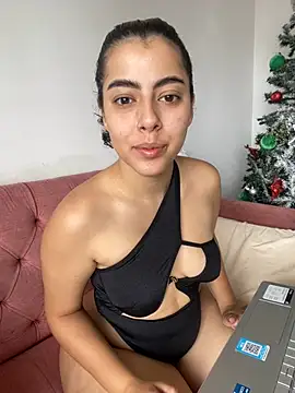 DakotaShelby online show from December 18, 10:35 pm