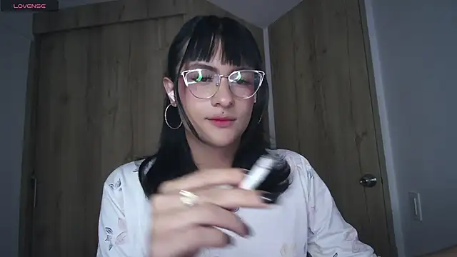 Snapshot of Kiitygirl chatting on December 10, 5:39 am Kiitygirl online show from December 10, 5:39 am