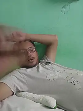 Snapshot of Andresguz35 chatting on November 17, 3:12 am Andresguz35 online show from November 17, 3:12 am