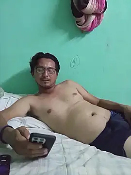 Snapshot of Andresguz35 chatting on December 14, 4:29 am Andresguz35 online show from December 14, 4:29 am