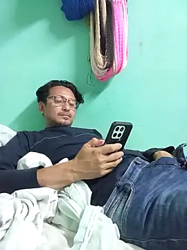 Andresguz35 online show from February 2, 3:27 am