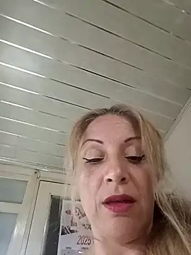 Snapshot of Fenix_528 chatting on January 13, 10:47 am Fenix 528 online show from January 13, 10:47 am