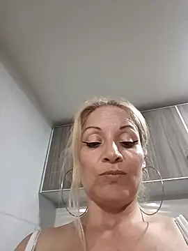 Snapshot of Fenix_528 chatting on January 26, 12:05 am Fenix 528 online show from January 26, 12:05 am