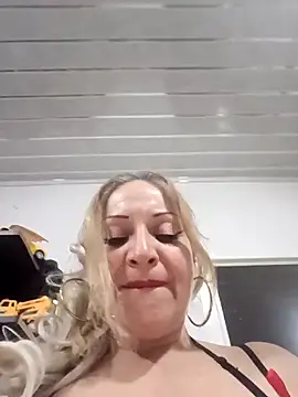 Snapshot of Fenix_528 chatting on November 30, 12:36 am Fenix 528 online show from November 30, 12:36 am